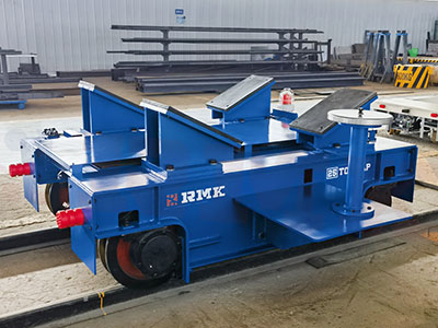 Voziček za prenos baterije za tirnico