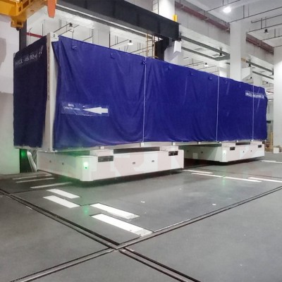 Prevoz zabojnikov 40 ton z dvokarokom, povezanim z železniškim vozičkom