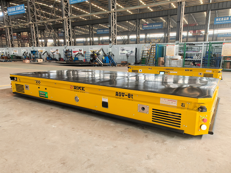 8 ton laserski vodeni AGV z dvigalno paleto