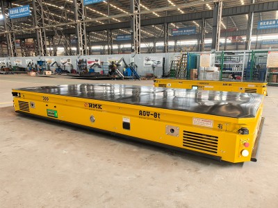 8 ton laserski vodeni AGV z dvigalno paleto